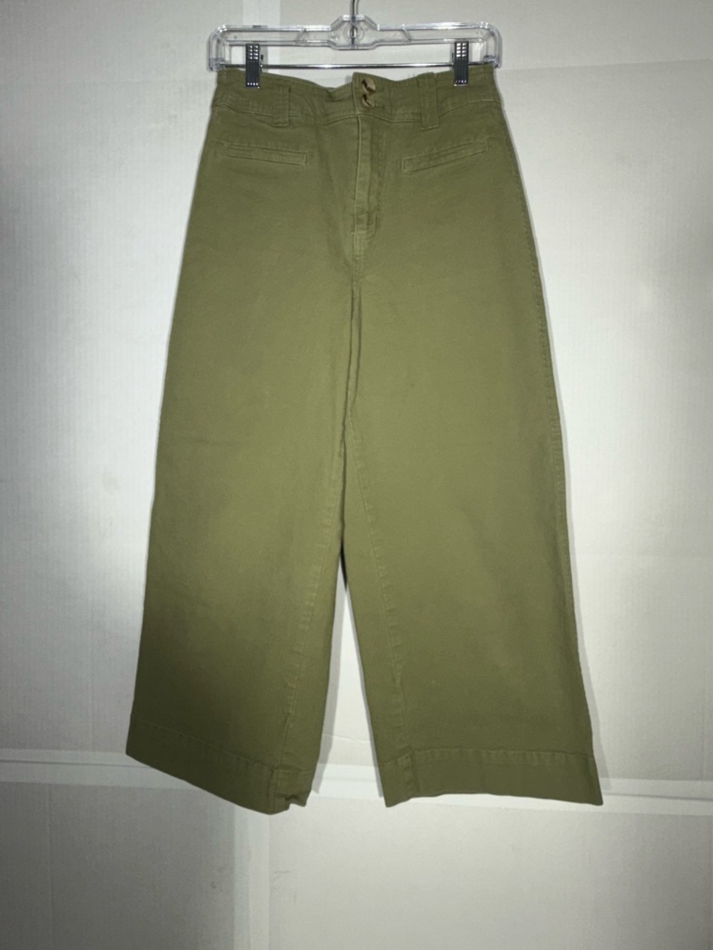 A New Day women’s Classic Olive cropped wide leg Chinos sz 4 - inseam 21.5